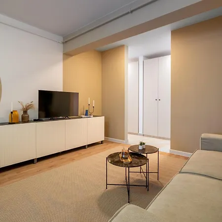 Spacious 907 B3 Apartment