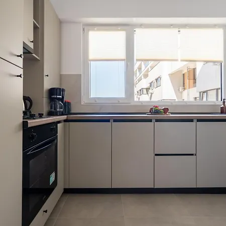 Spacious 907 B3 * בוקרשט